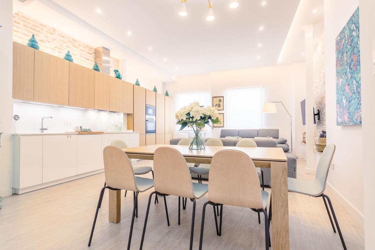 Espectacular Casa De 6 Dormitorios, 7 Banos Y 2 Terrazas Ferienhaus Sevilla