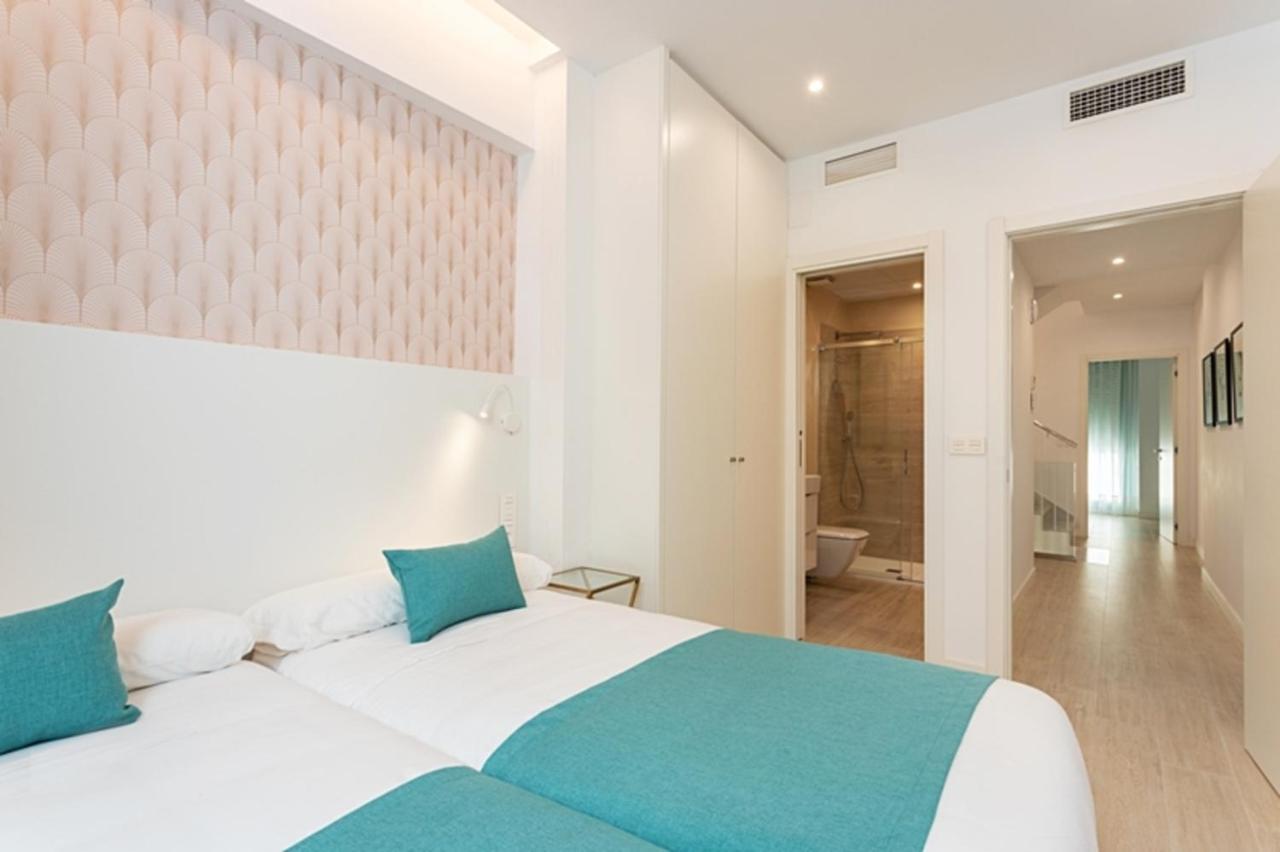 Espectacular Casa De 6 Dormitorios, 7 Banos Y 2 Terrazas Ferienhaus Sevilla